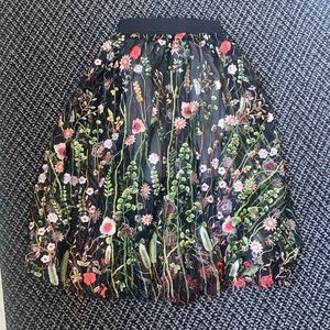 Size XS Aratta skirt. Beautiful floral overlay! Perfect for an event!